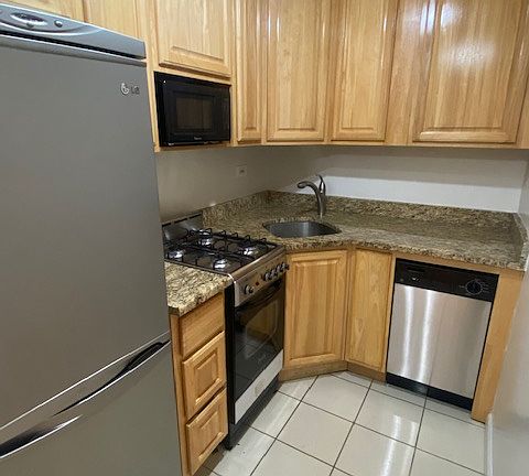 2nd image of 300 W 55th St APT 6F