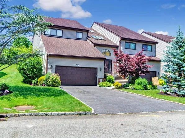 62 The Glen #62, Glen Head, NY 11545