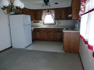 924 S 39th St, Manitowoc, WI 54220