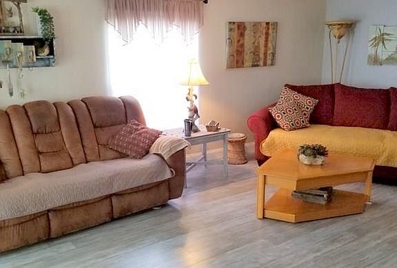 4th image of 1055 Manila Dr