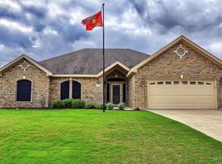 707 T H Johnson Dr, Taylor, TX 76574