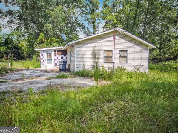 51 1st St, Concord, GA 30206