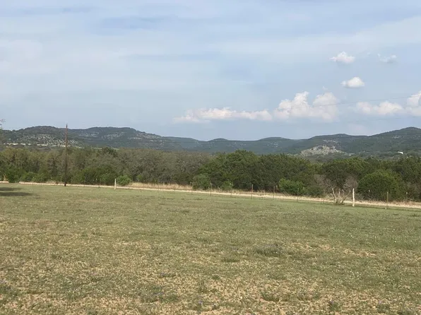 1077 Saddle Mountain Rd, Leakey, TX 78873