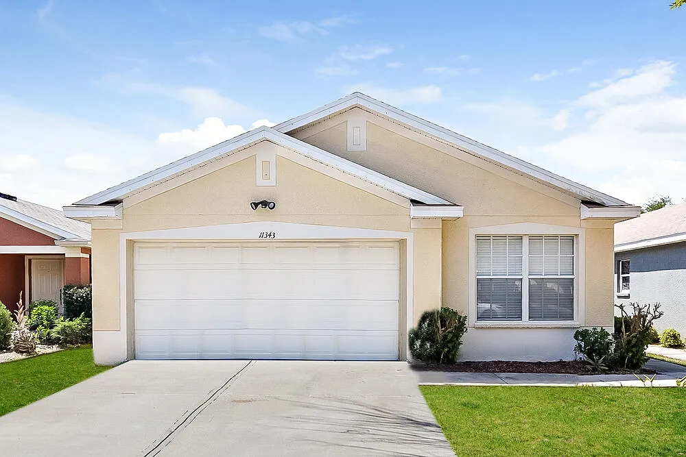 4 bed, 2.0 bath, 1655 sqft, $2,425 — Photo 1