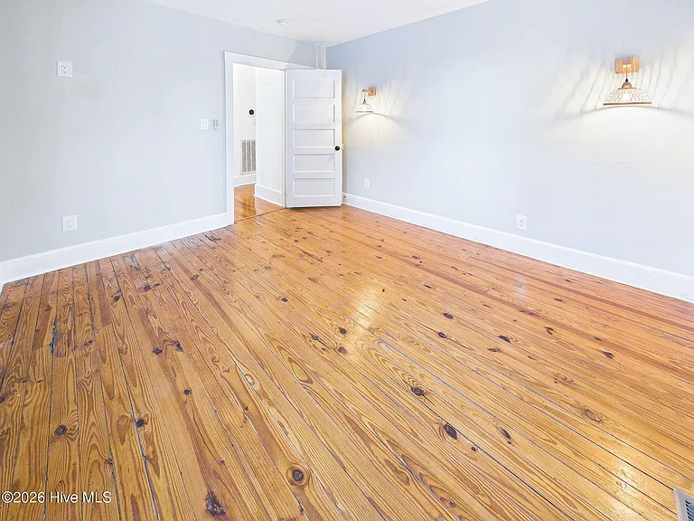 418 S 8th St — Photo 42