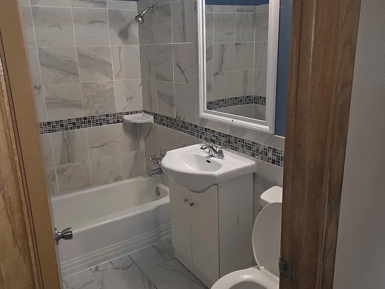 1115 York Ave #6 — Photo 2