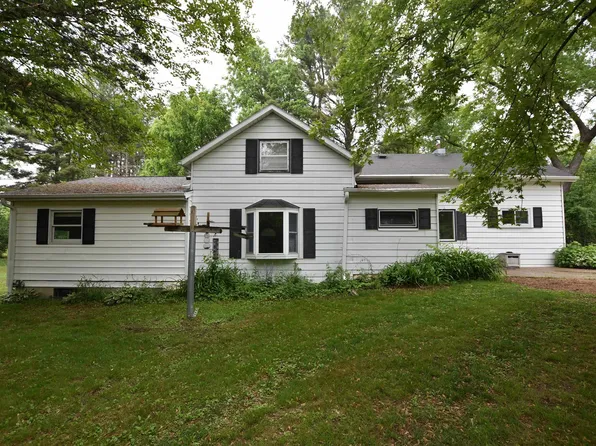 1118 E Pearl St, Neshkoro, WI 54960