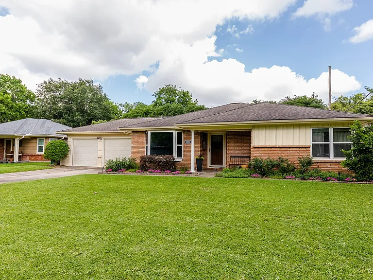 8323 Lorrie Dr — Photo 2