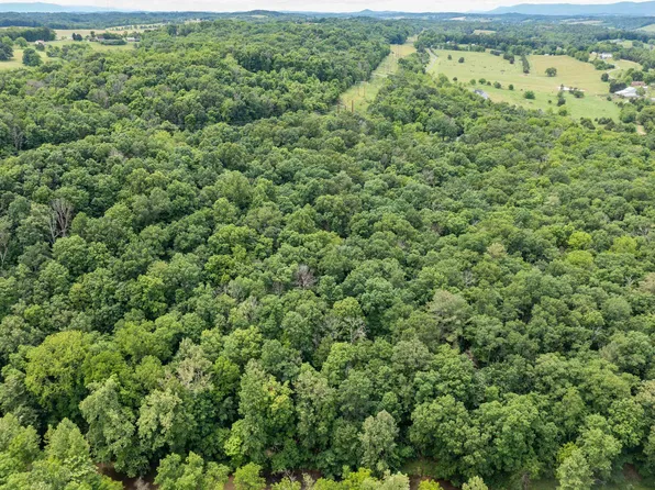 35-63 E Kellwood Ln, Staunton, VA 24401