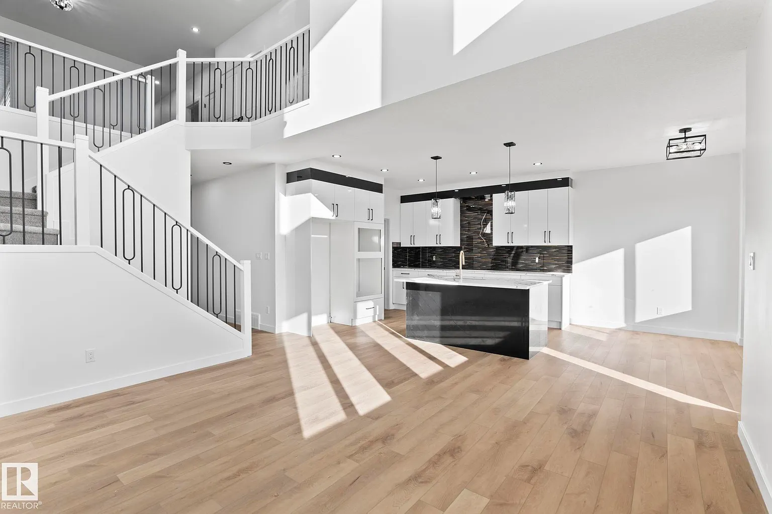 18215 94th St NW photo 1