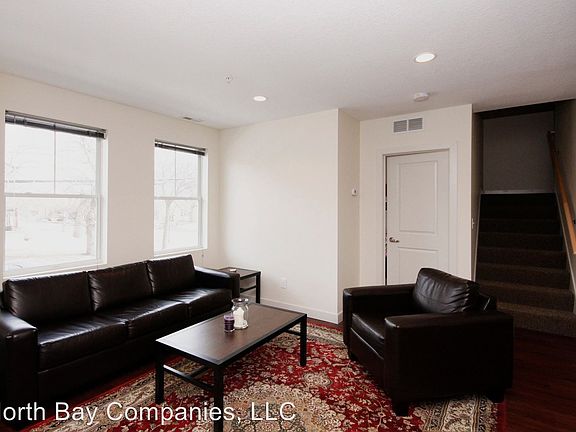 3rd image of 525 10th Ave SE APT 202