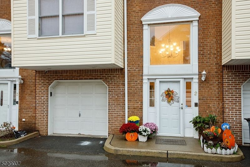 1st image of 168 Roseland Ave APT 2