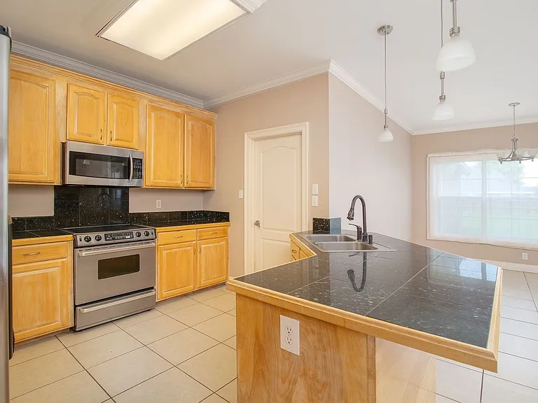 6102 Coty Dr — Photo 8