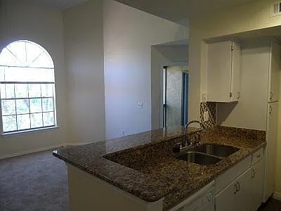 Convenient Layout- 3bed 2bath 3 story condo. — Photo 3