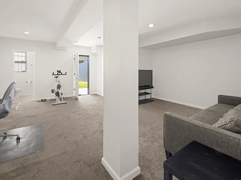 520 Jefferson St NW — Photo 56