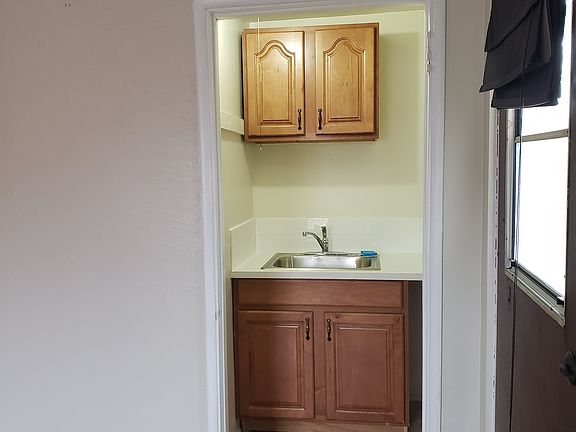 New Kitchen sink w cabinets