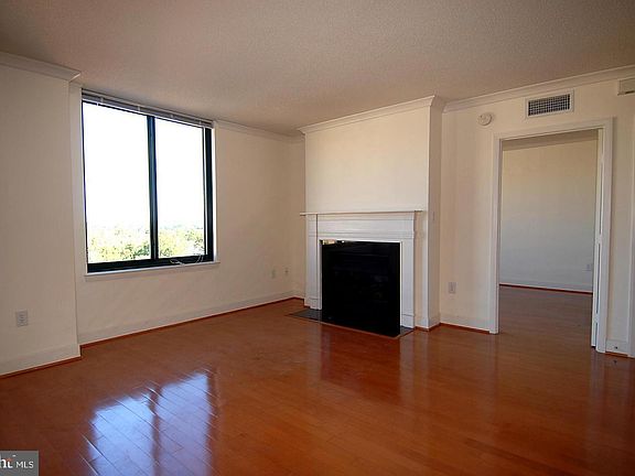 4th image of 1220 N Fillmore St Unit 702