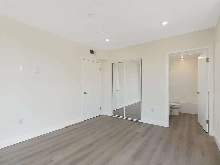 14228 Delano St #0 — Photo 17