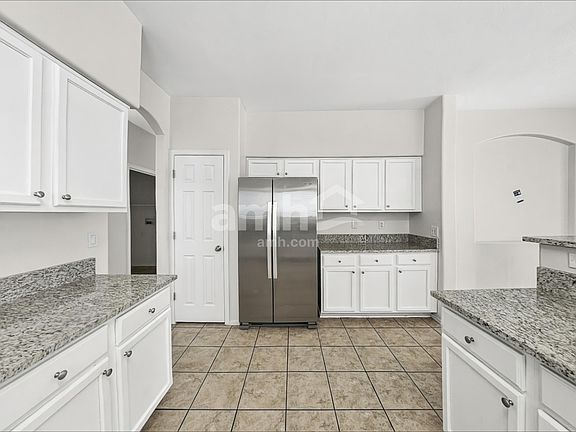 3rd image of 124 E Calle Puente Azul