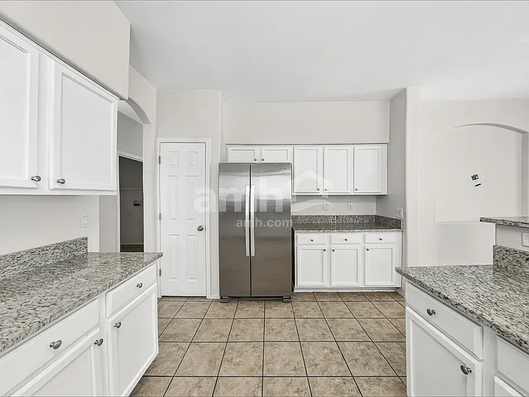 124 E Calle Puente Azul — Photo 3