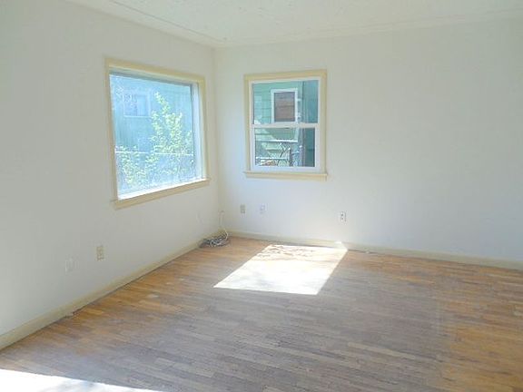2nd image of 715 1/2 N 16th St
