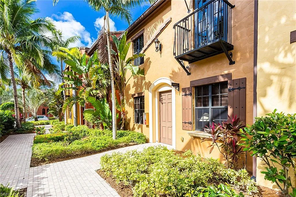 2 bed, 2.0 bath, 1404 sqft, $5,700 — Photo 3