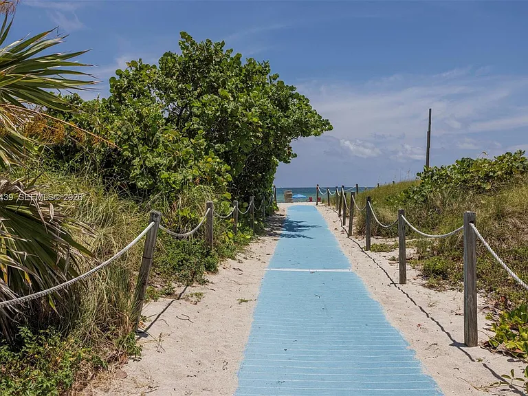 7326 Collins Ave #108 — Photo 32