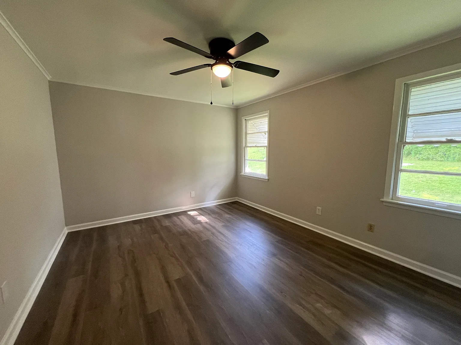 503 S Foster Dr — Photo 3