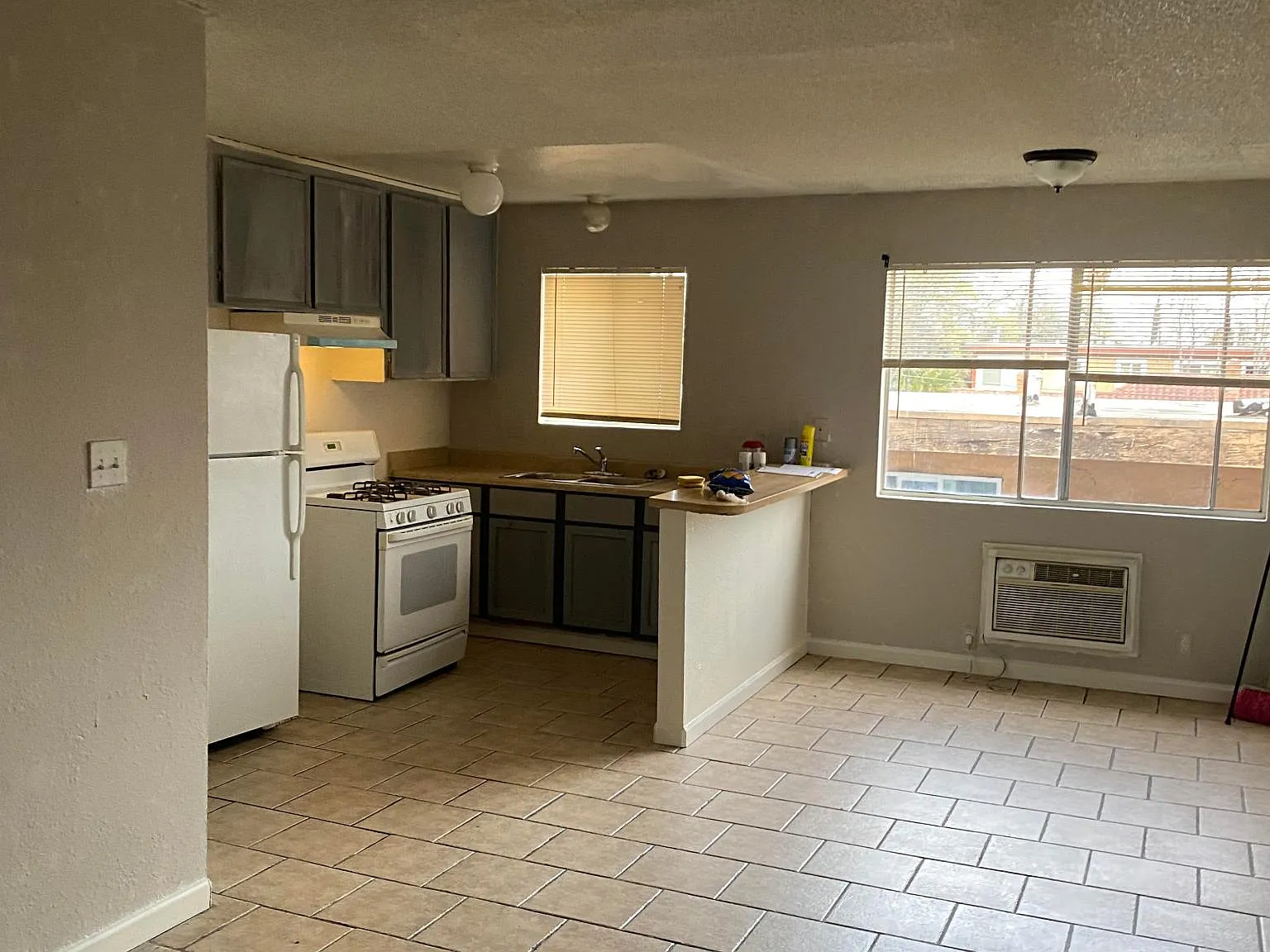 2 bed, 950 sqft, $1,350 — Photo 2