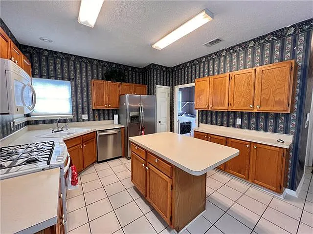 2153 Sutherland Pl — Photo 5
