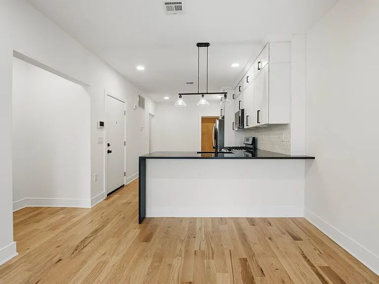 525 Washington St #2 — Photo 4