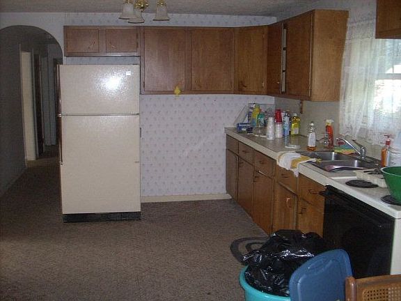 3rd image of 28 Highland Ave