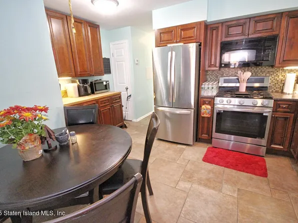 90 Levit Avenue image 27 of 36