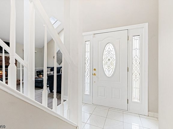 3rd image of 16 Ditmars Cir