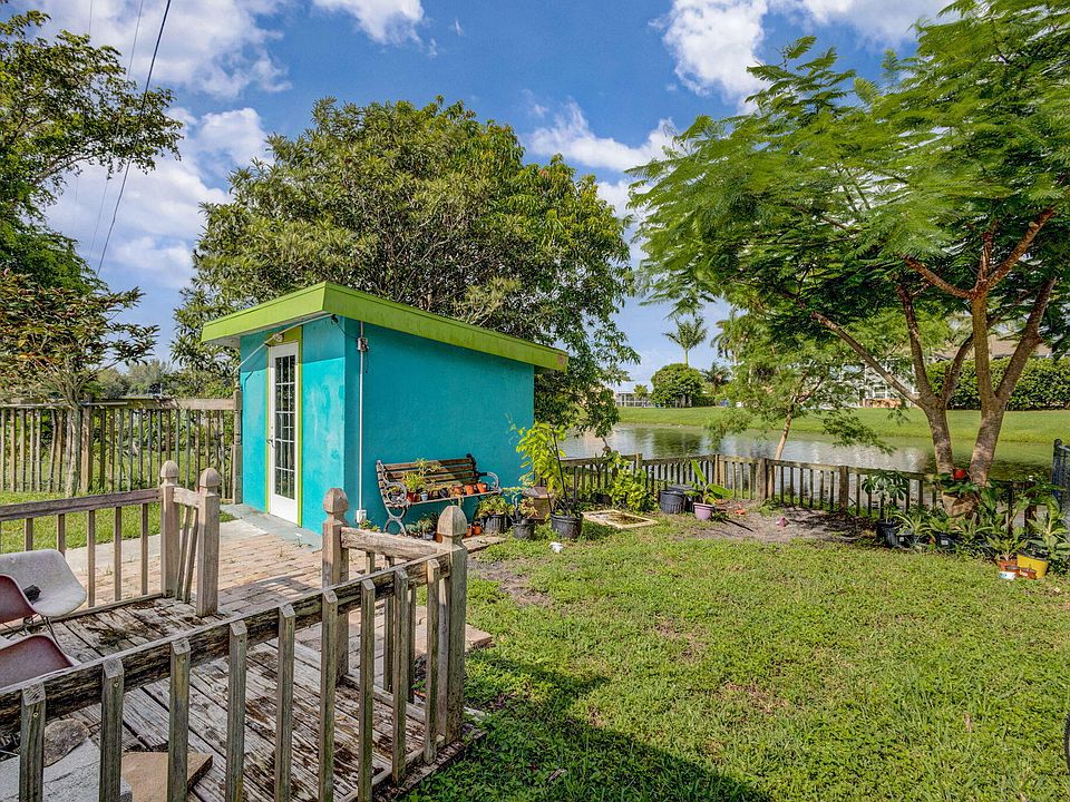 1st image of 699 Hibiscus Drive