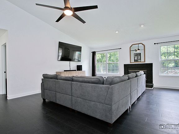 4th image of 3500 Portsmouth Dr