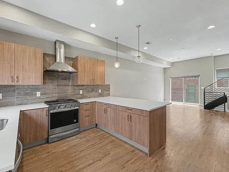 2868 N Hazel Ct — Photo 5