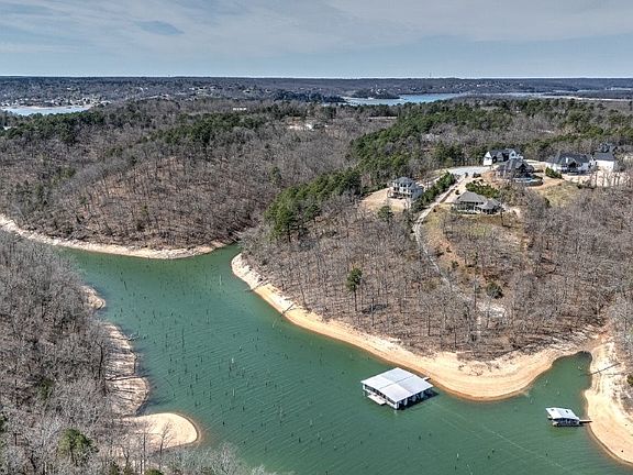5th image of 4 Edgewater Rd