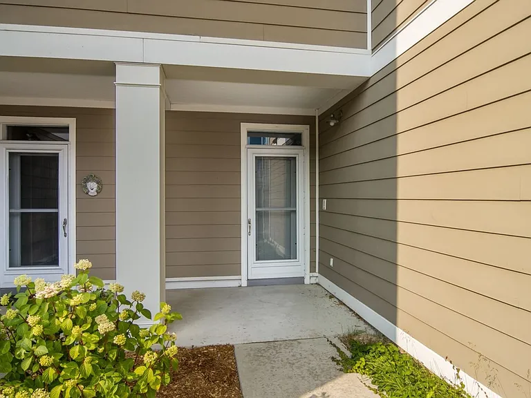 213 Midtown Dr — Photo 5