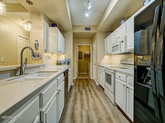 4th image of 10075 GATE Parkway N #709