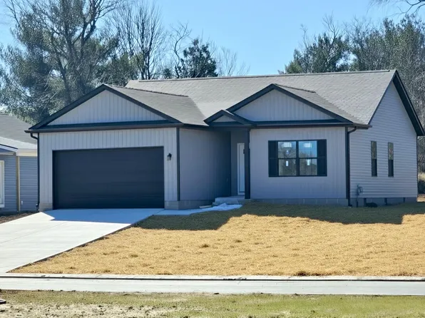 100 Harrods Gln, Harrodsburg, KY 40330