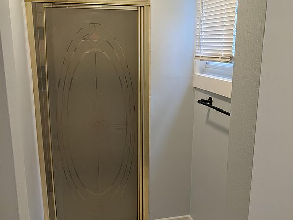 5th image of 632 Main St APT 8