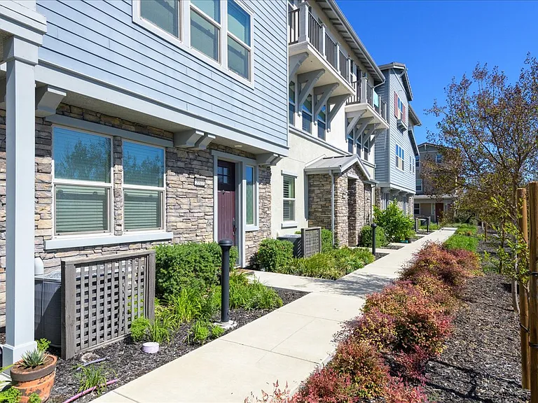 3910 Scottfield St — Photo 18