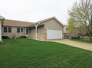 752 Roger Rd, Woodstock, IL 60098