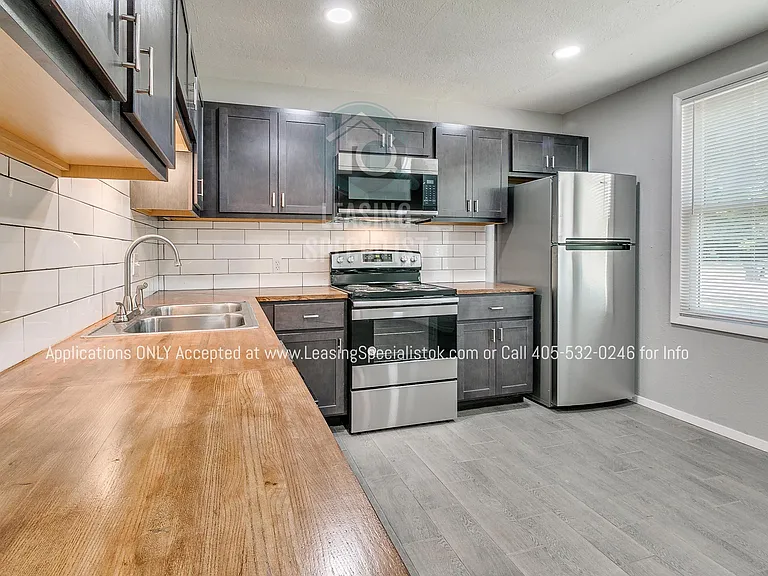 1025 Parsons St — Photo 11