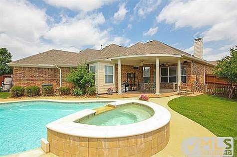 5th image of 332 Shady Oaks Dr