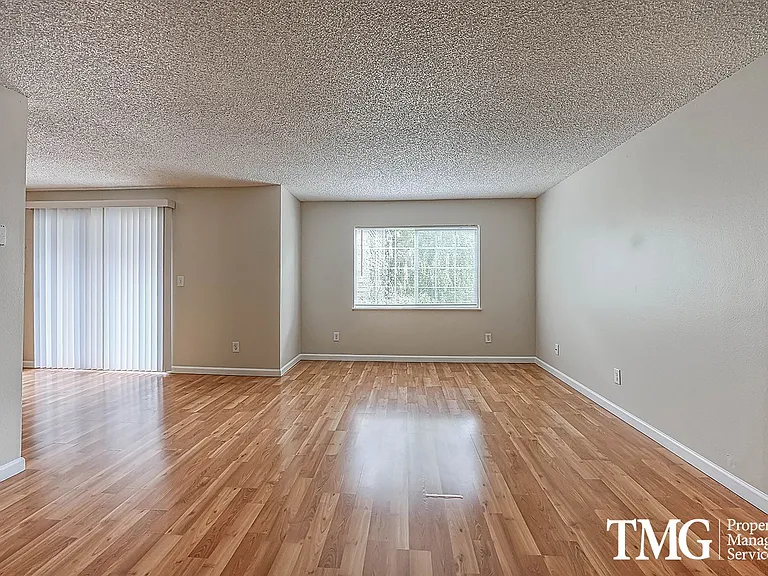 Cambria Apartments — Photo 29