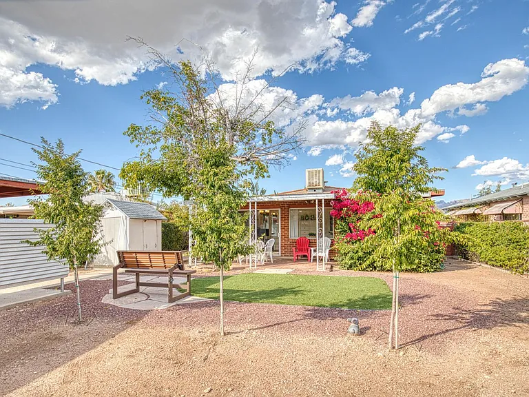 1516 E Spring St — Photo 45