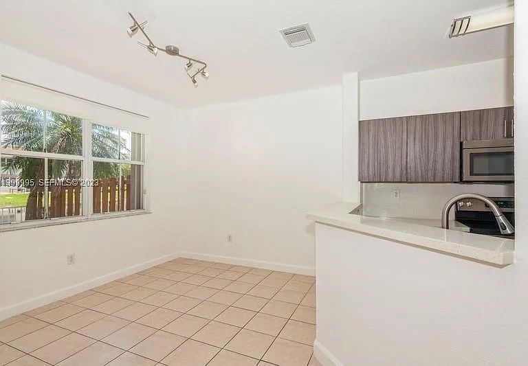11497 NW 78th Ter #11497 — Photo 5