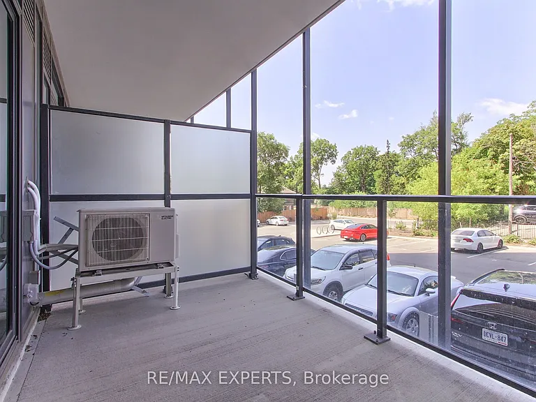 741 King St W #103 — Photo 33